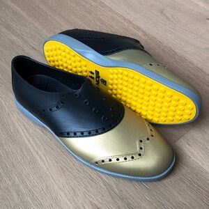 BIION Oxford Saddle Spikeless Golf Shoe Black & Gold - Unisex Men's 7 Women's 9
